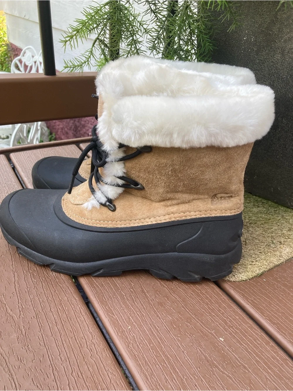 Sorel Size 11 Snow Angel Lace insulated winter boots